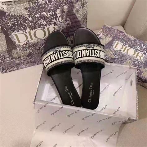 chinelos dior